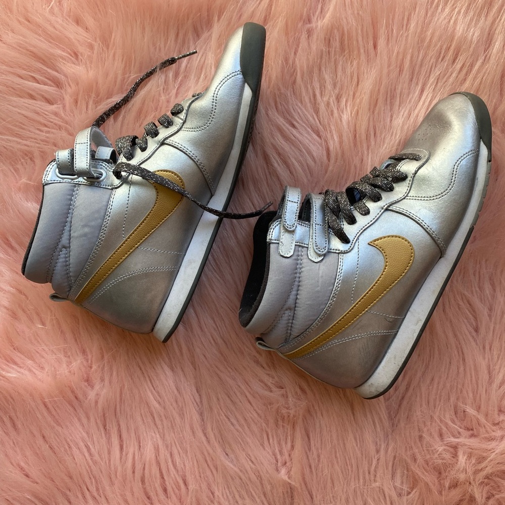 Nike high top with a double stripe in silver with gold OG style 7.5 women’s